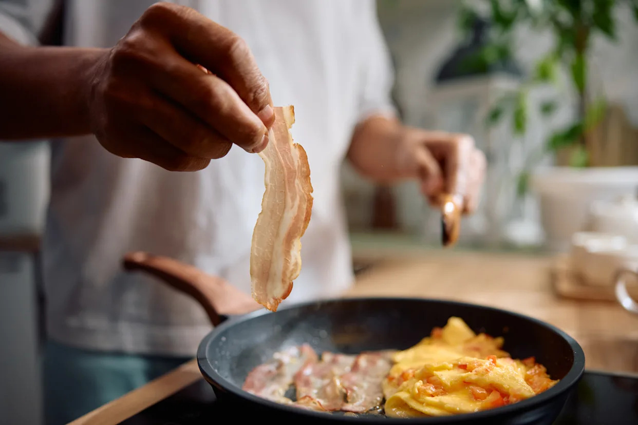 À 52 ans, il développe des "vers de porc" dans son cerveau à cause d'une habitude alimentaire de longue date