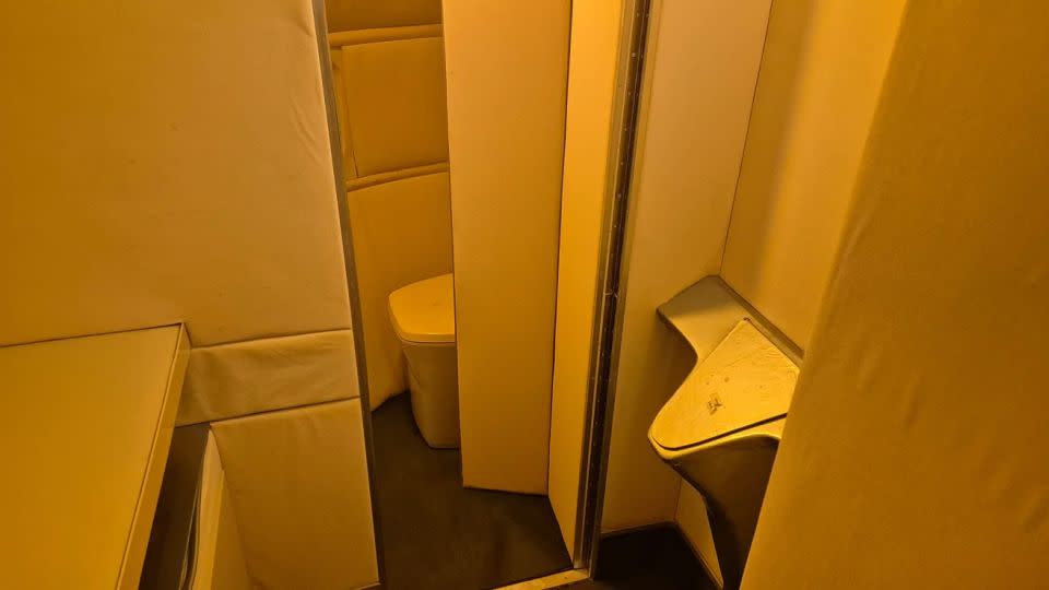 La cabina del Comet incluía baños separados para hombres y mujeres. - Barry Neild/CNN