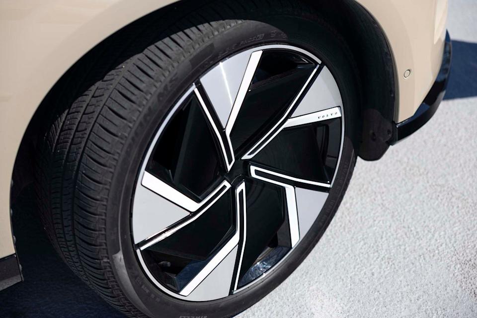 2025 volvo ex90