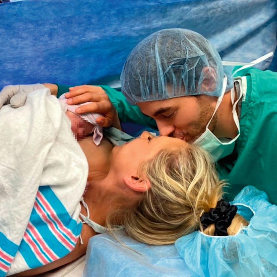 Gran Sorpresa en la familia Iglesias Enrique y Anna Kournikova esperan su cuarto HIJO