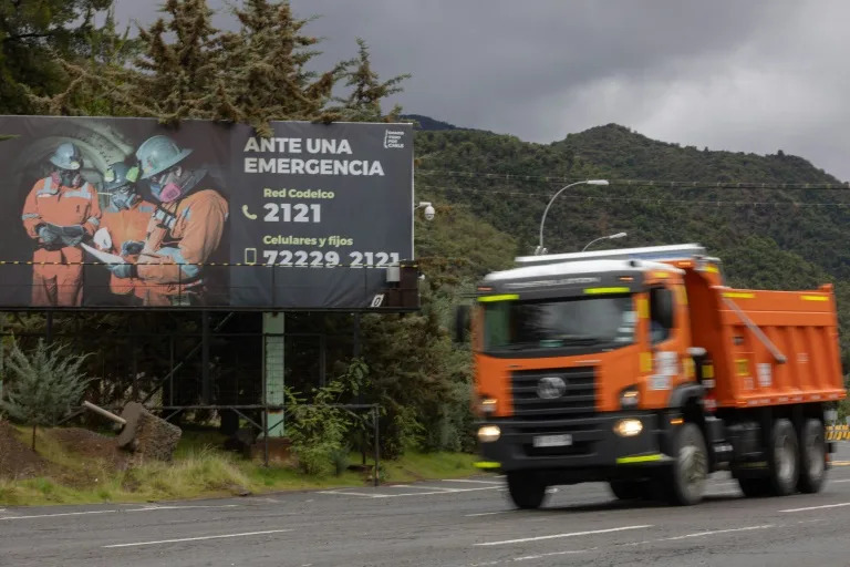 Rescuers recover body of trapped worker at Chile copper mine