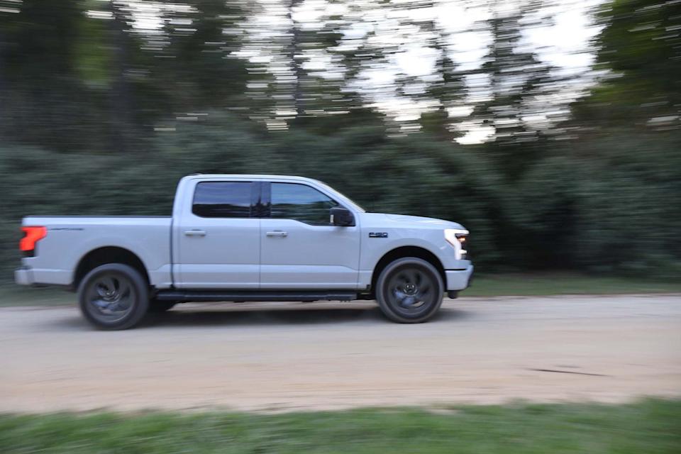 2025 ford f150 lightning flash