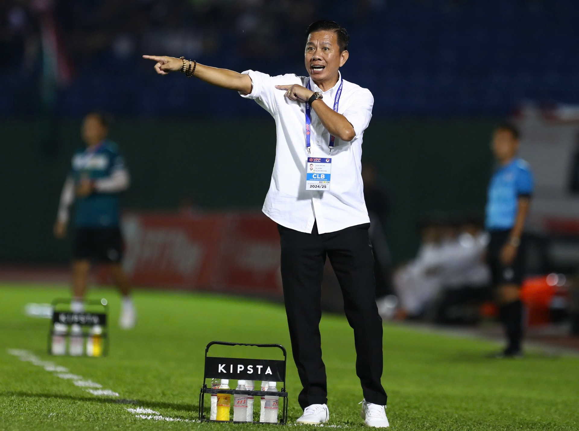 V-League 2025/26: Khốc liệt các cuộc đua trên 'ghế nóng'