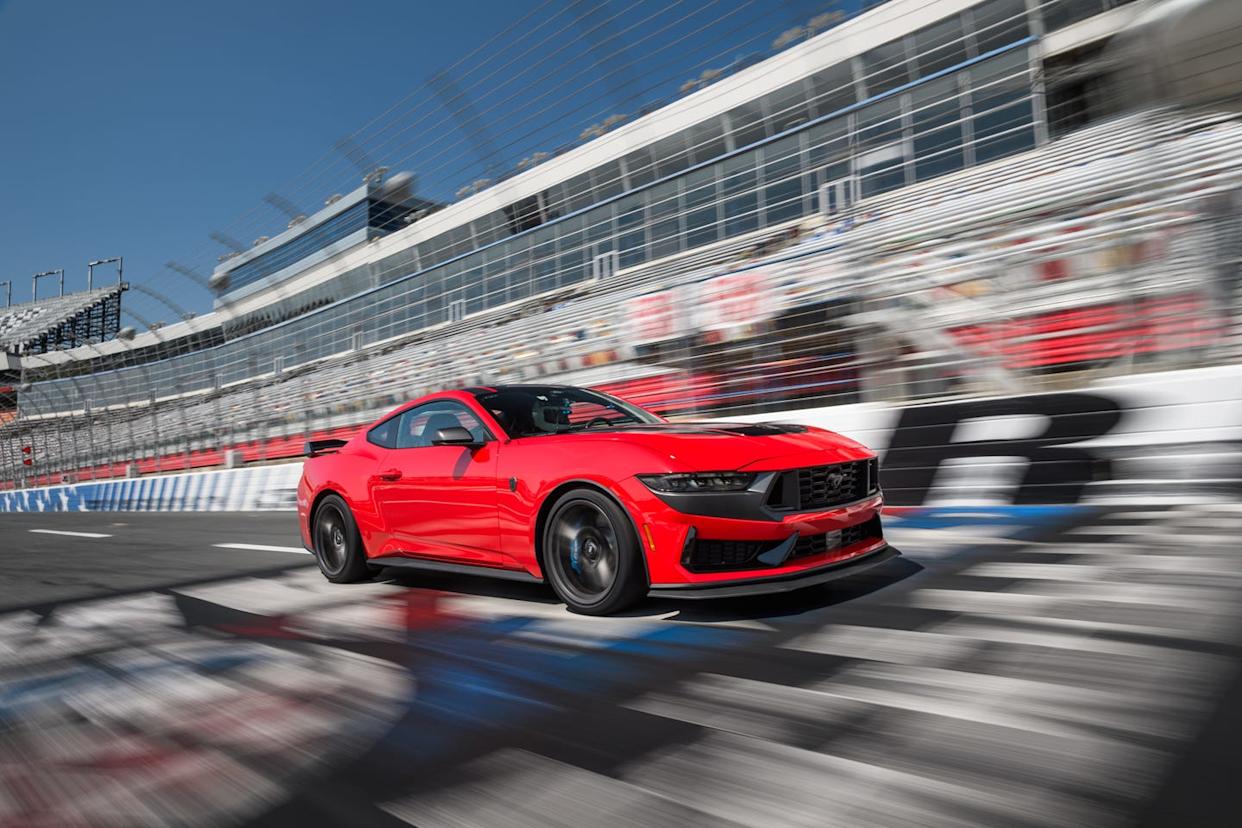 2025 ford mustang dark horse