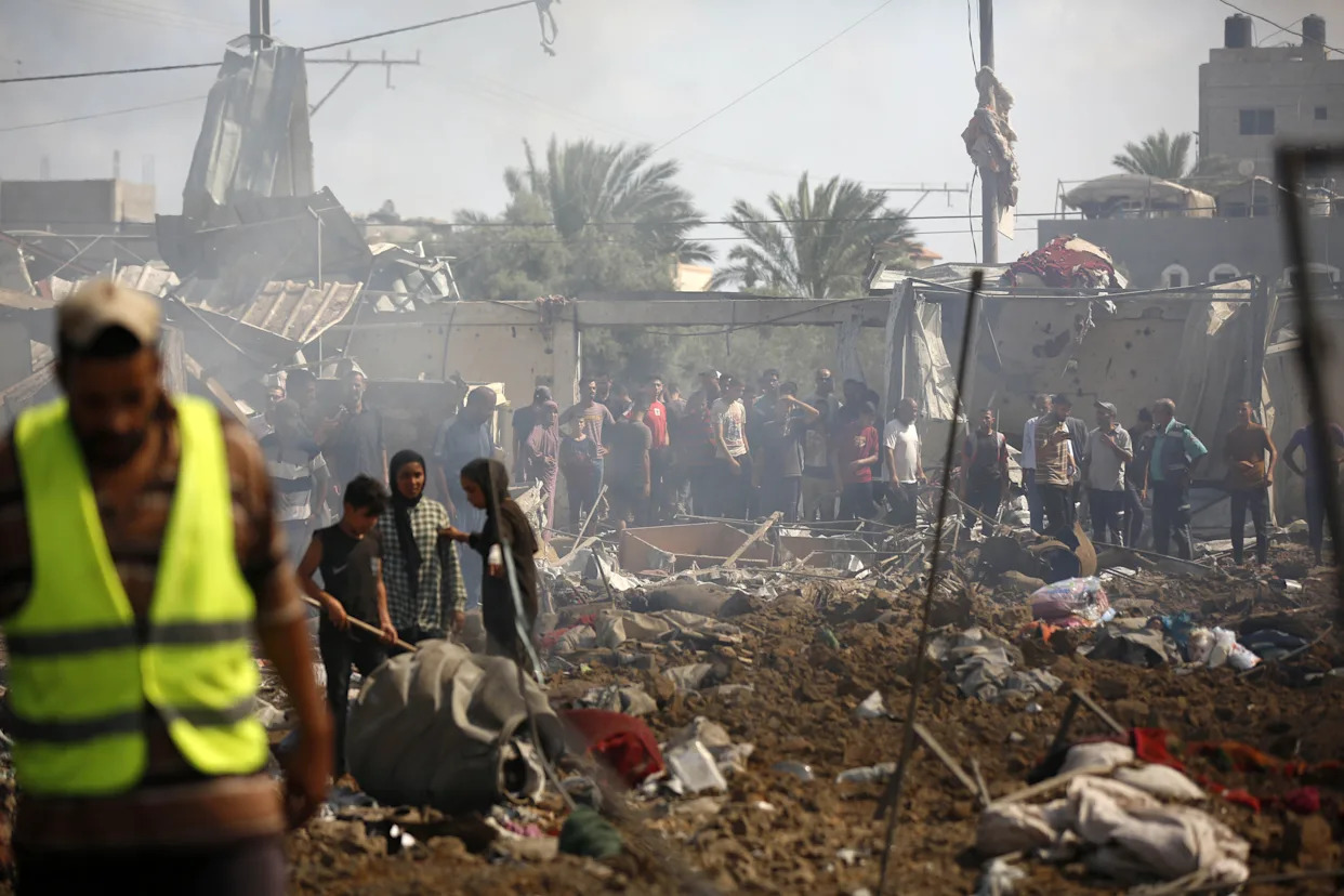Israeli attacks kill 37 in Gaza as more Palestinians die from starvation
