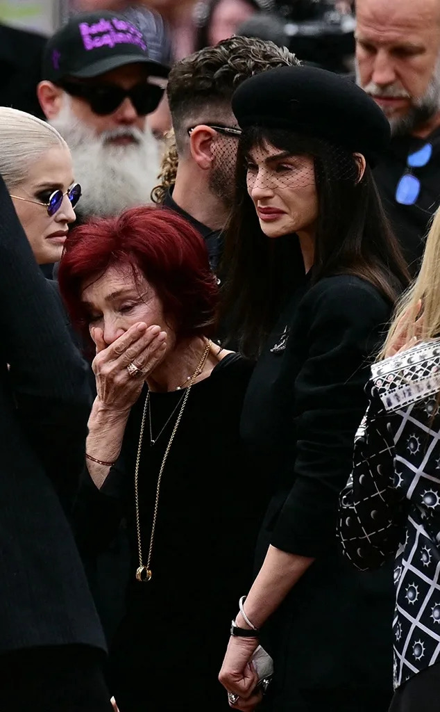 <p>Sharon Osbourne & Aimee Osbourne</p>