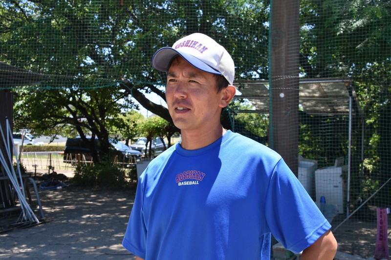 母校の躍進を期待する、2007年夏の甲子園大会決勝戦で逆転満塁本塁打を放った副島浩史さん＝佐賀市で2025年7月30日、林大樹撮影