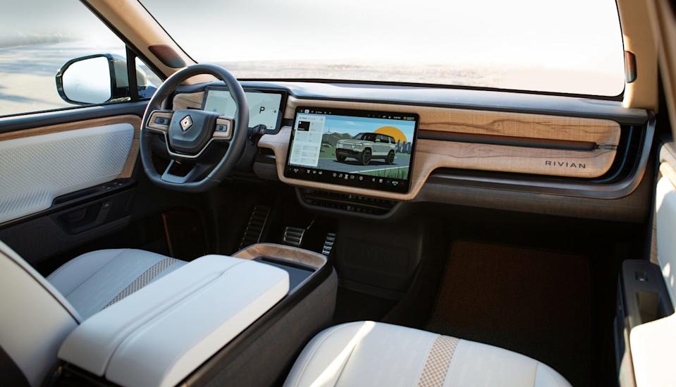 r1s quad pebble beach edition interior