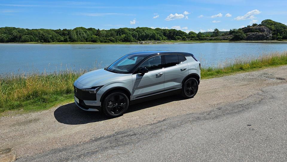 2026 volvo ex30 cross country