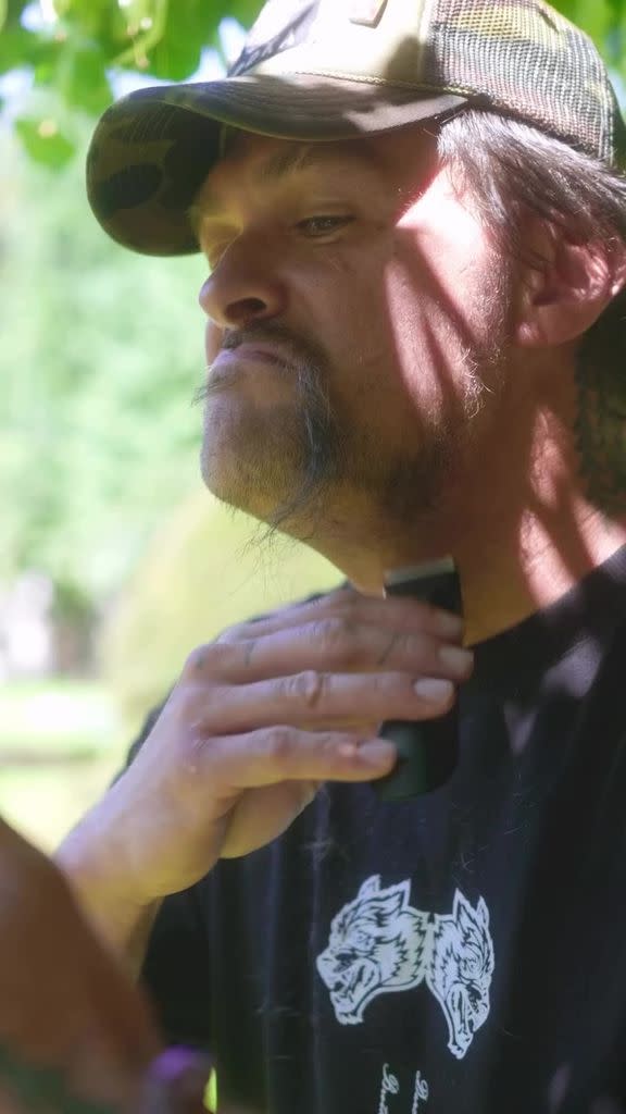 Jason Momoa lució irreconocible tras afeitarse la barba.
