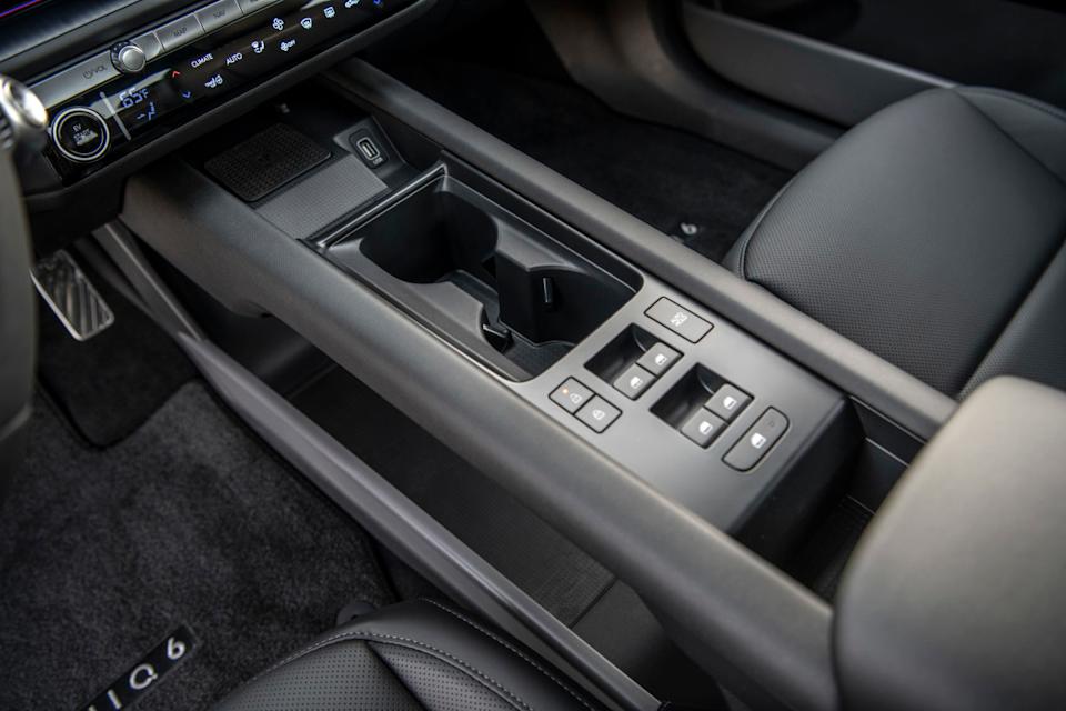 2025 Hyundai Ioniq 6 LimitedHyundai