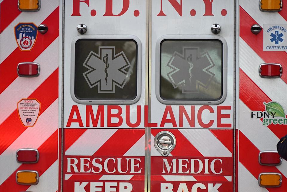 État de New York : un grave accident d’autocar touristique fait au moins 5 morts et des dizaines de blessés