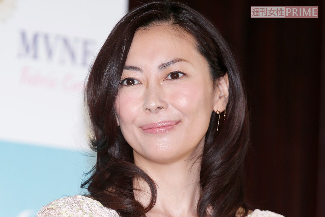 《訃報から8か月》中山美穂さんの恩師が語る、家族3人の部屋の様子と人生変えた“白いマニキュア”