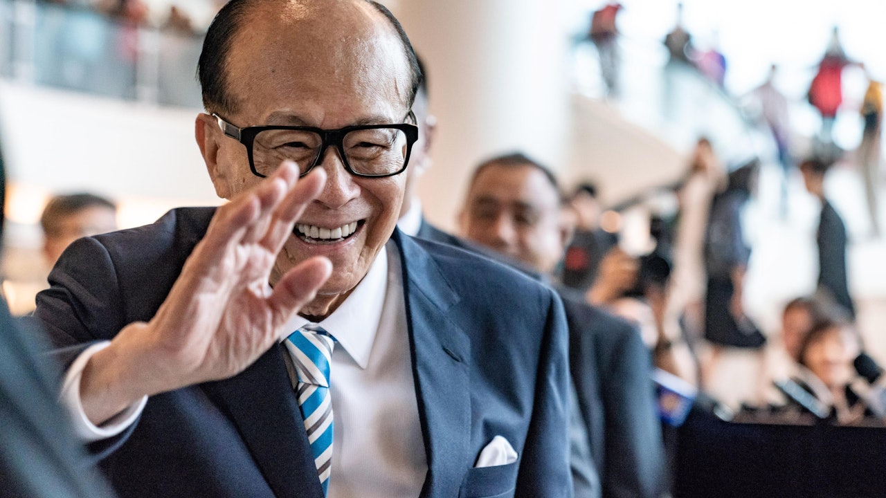 李嘉誠推半自傳《光中回首》　談何以「出世態度，做入世事業」