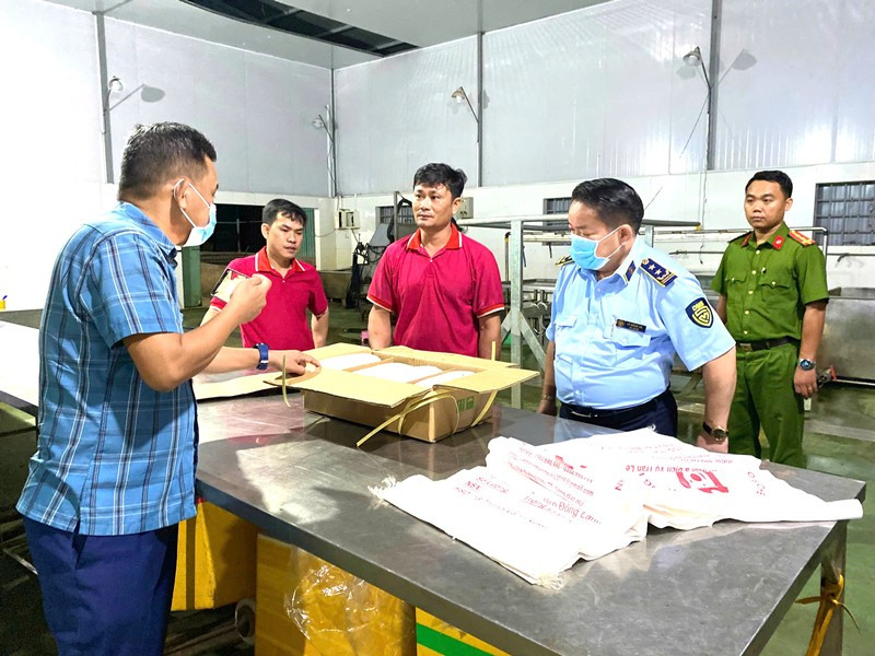 Phát hiện hàng nghìn con lợn sữa trong kho đông lạnh không rõ nguồn gốc