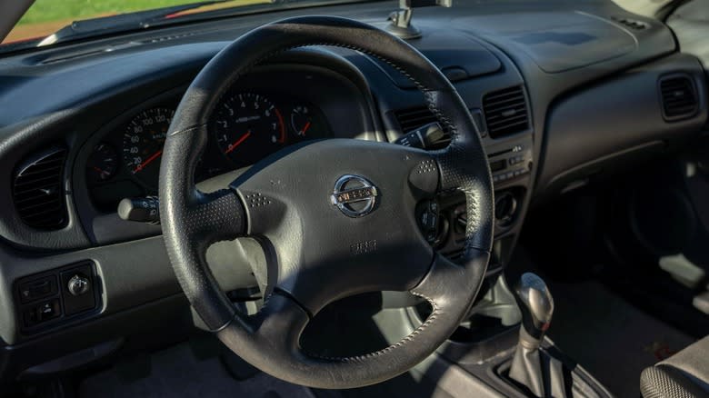 2004 Nissan Sentra SE-R Spec V interior manual transmission