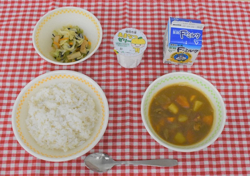 市立照葉はばたき小の給食＝福岡市東区の同小で2025年8月28日午後0時56分、池田真由香撮影