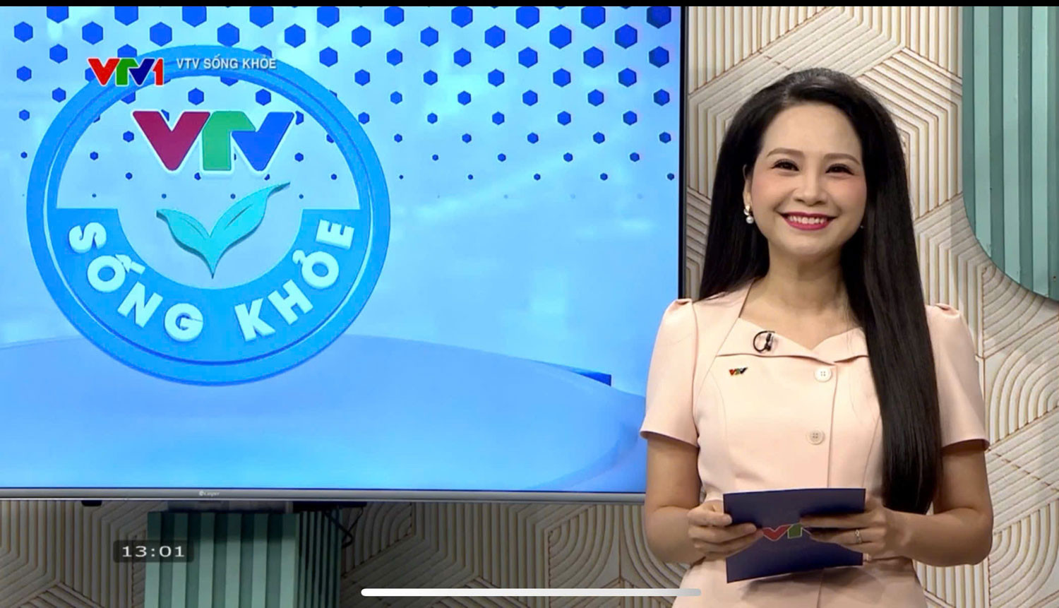 Nữ MC nổi tiếng VTV là Thạc sĩ Kinh tế đổi đơn vị sau gần 20 năm gắn bó