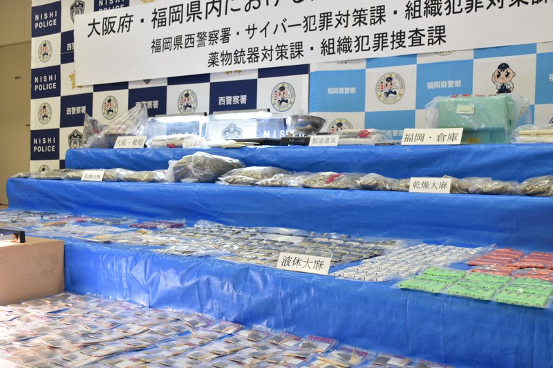 マンションで大麻草栽培疑い　男女7人逮捕　密売目的か　大阪や福岡
