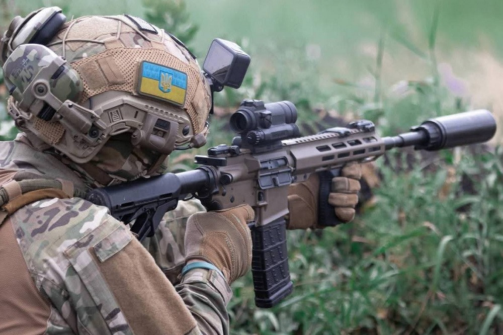 Ukraine tiến thêm 2km ở Sumy, áp thêm trừng phạt lên công nghiệp quốc phòng Nga
