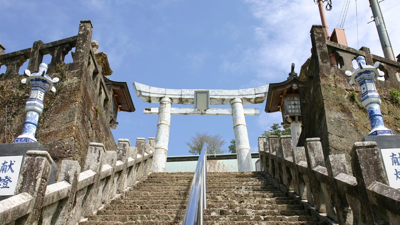 台灣女遊客疑為拍照打卡誤入日本神社平交道　遭列車撞死