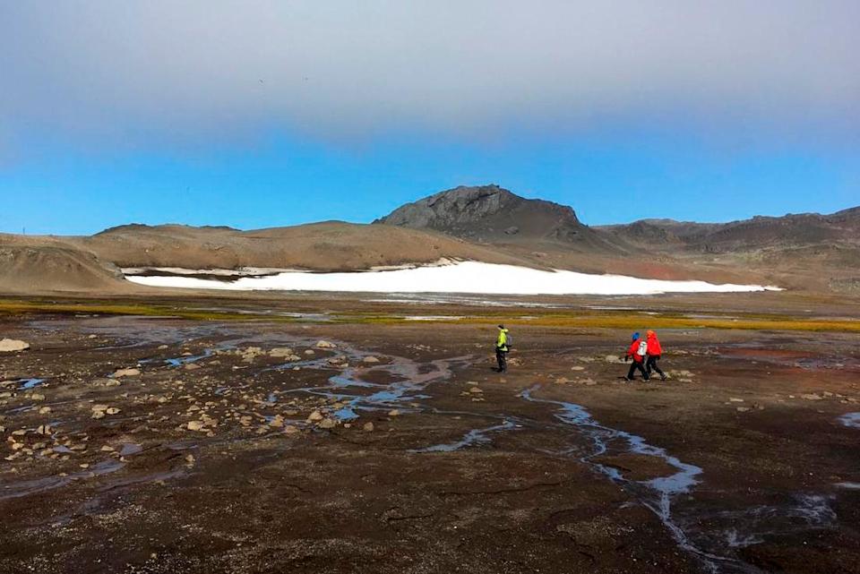 La fonte des glaces en Antarctique dévoile les restes d’un chercheur disparu il y a près de 70 ans