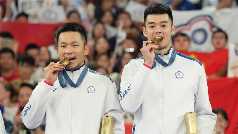 李洋、王齊麟奪下巴黎奧運男雙金牌。（圖／中華奧會提供）