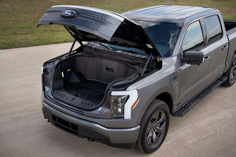 2025 ford f150 lightning flash
