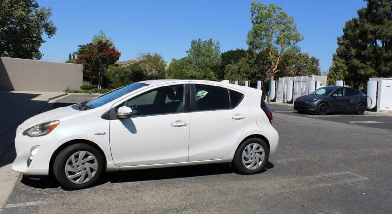 Hybrids outsell electric vehicles in California