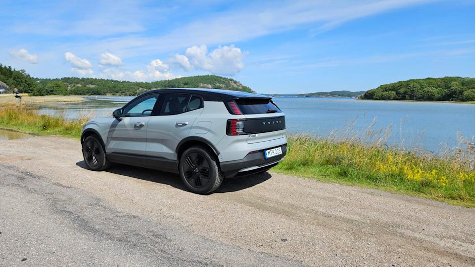 2026 volvo ex30 cross country