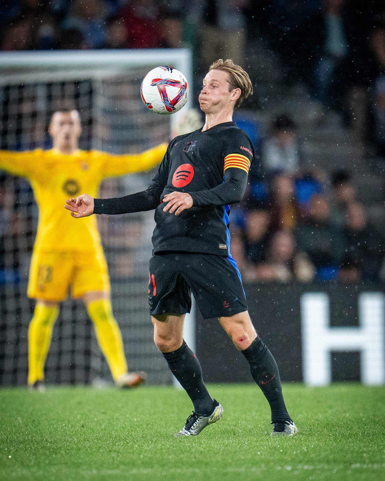 Barca ra tối hậu thư cho De Jong