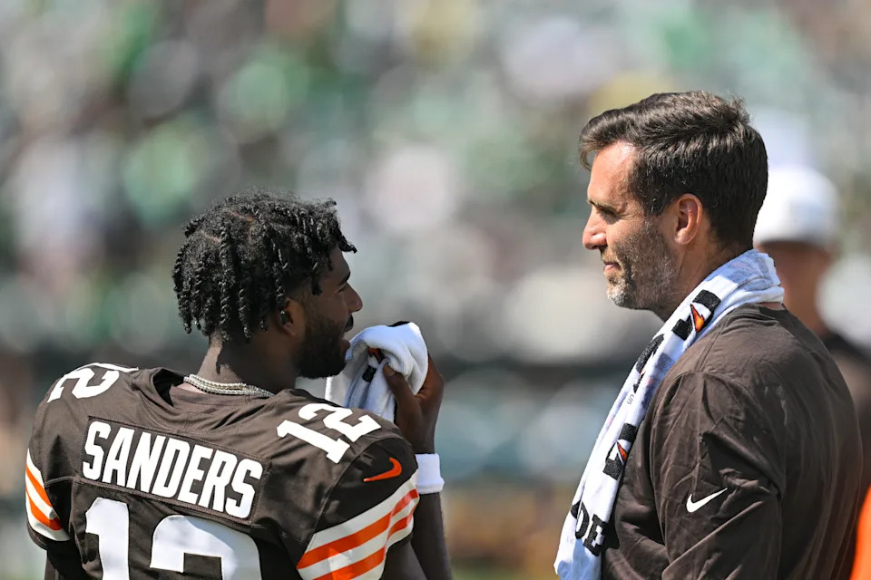 PHILADELPHIA, PA - AUGUST 16: Cleveland Browns quarterback Joe Flacco (15) and Cleveland Browns quarterback Shedeur Sanders (12) have a discussion during the preseason game between the Cleveland Browns and the Philadelphia Eagles on August 16th, 2025 at Lincoln Financial Field in Philadelphia, PA. (Photo by Terence Lewis/Icon Sportswire via Getty Images)