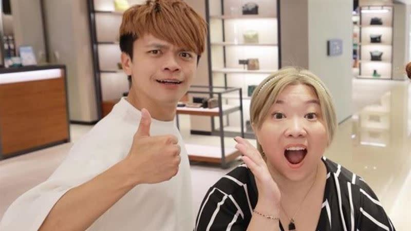蔡阿嘎遭蘿拉詐千萬！網酸薪水太低「害想法扭曲」 本人3字回應
