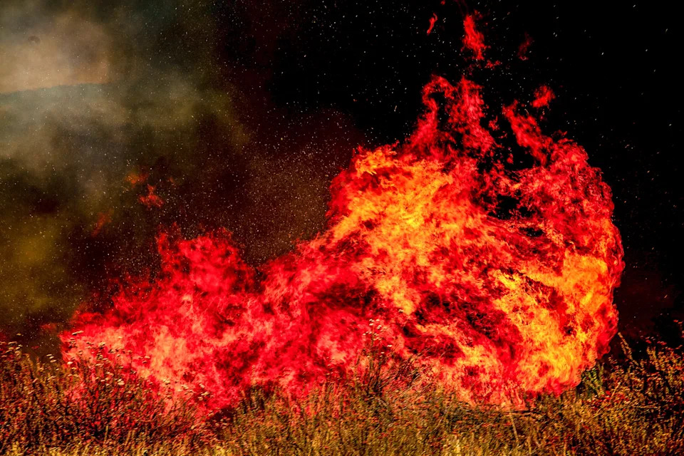 Gifford Fire burns 30,000 acres in Los Padres National Forest on August 2, 2025. Flames sweep through rugged terrain near Santa Maria, California, forcing evacuations and endangering nearby communities and wildlife.