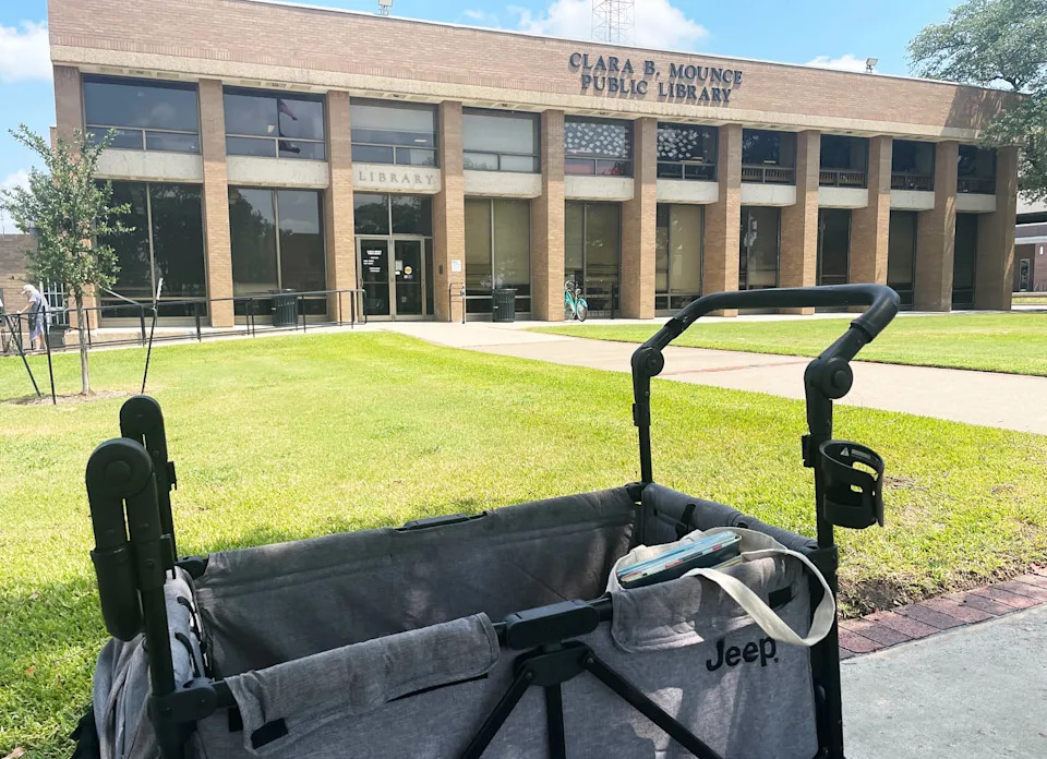 Boland's cart outside Bryan’s downtown library. (Suzanne Gamboa / NBC News)