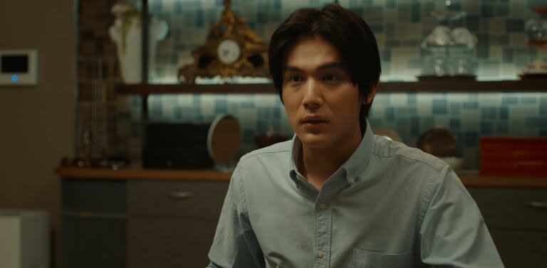 Taishi Nakagawa interpreta a Makoto Mitarai en Cenizas del pasado (Foto: Captura Netflix)