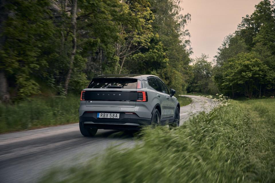 2026 volvo ex30 cross country