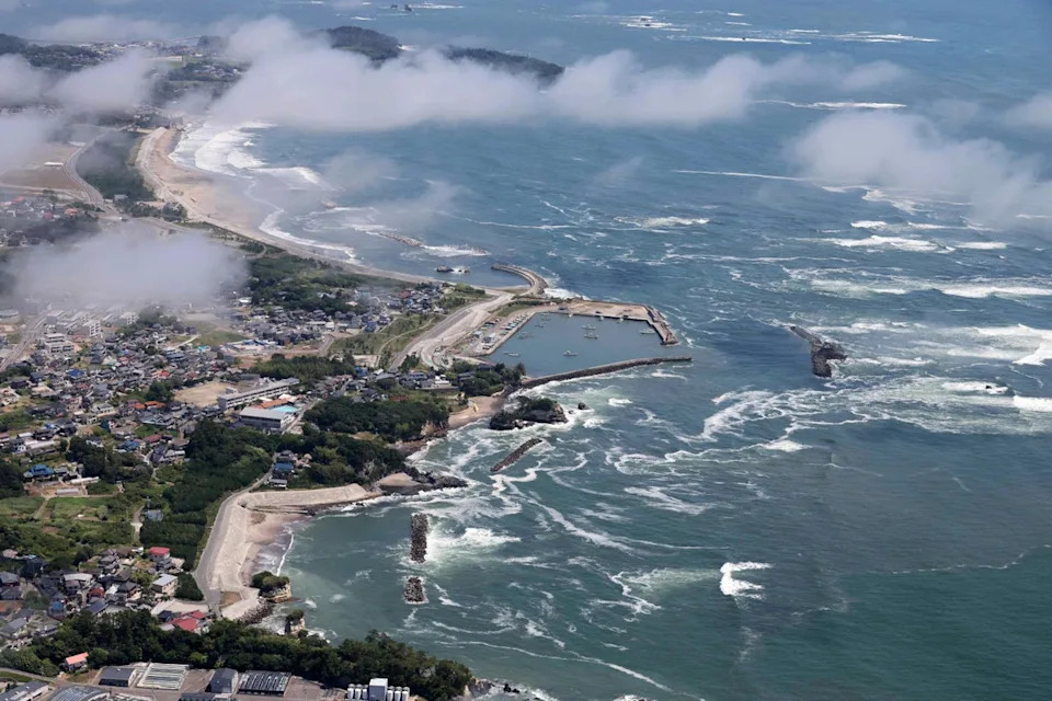 The first waves of the tsunami have arrived Japan's Pacific coast (The Asahi Shimbun via Getty Imag)