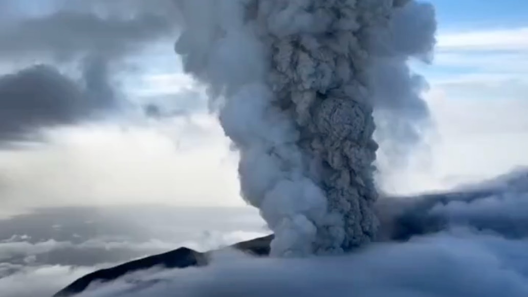 俄羅斯堪察加半島一火山600年來首次噴發　或因8.8級強震