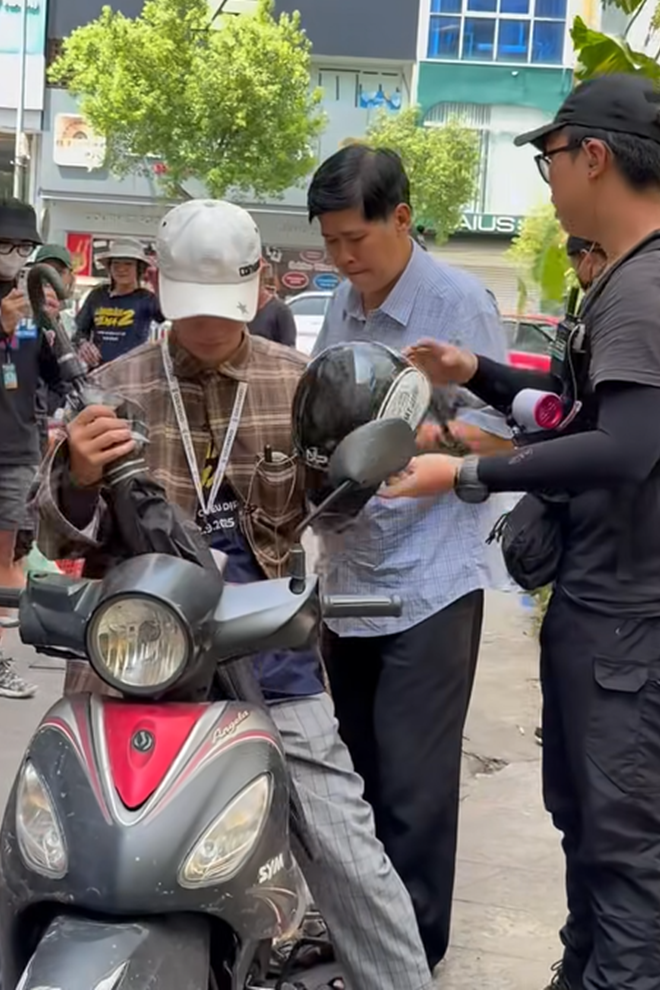 Phước Sang cần người dìu, trí nhớ suy giảm nghiêm trọng sau 3 lần đột quỵ