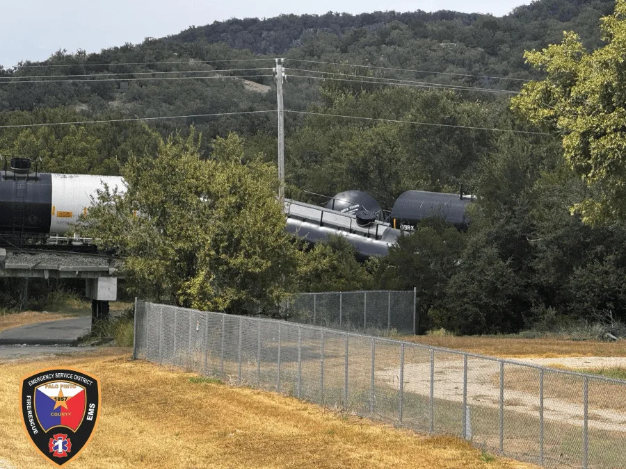 Train derails in north Texas, ignites grass fire