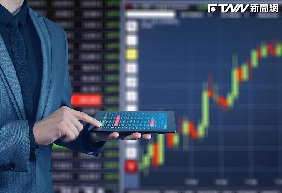 續抱00878近20日搶3.3萬張！公股銀行另砸1.1億收主動式ETF 這檔年化配息率飆8%