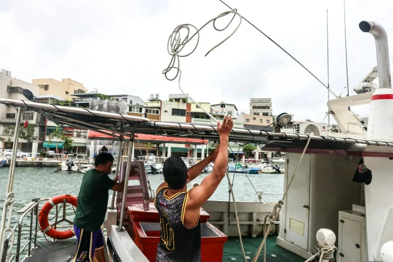 Typhoon Podul intensifies as its near Taiwan