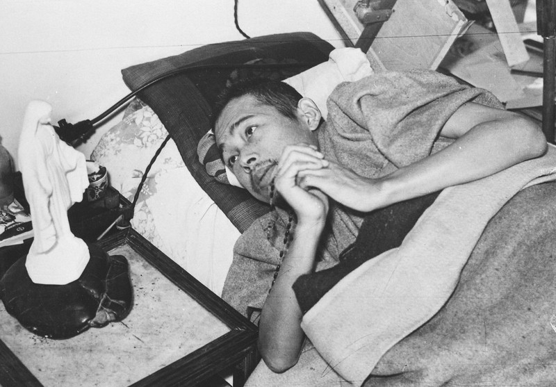 長崎で原爆をうけた病床の永井隆博士＝1951年ごろ、写真部員撮影