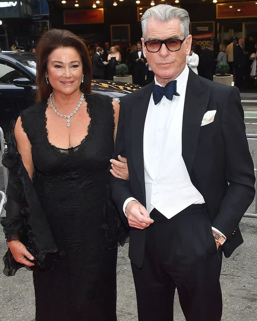 Pierce Brosnan y Keely Shaye Smith