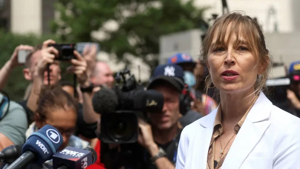 Annie Farmer speaks to the press following the sentencing of Ghislaine Maxwell outside the US Courthouse in Manhattan, on June 28, 2022. - Brendan McDermid/Reuters