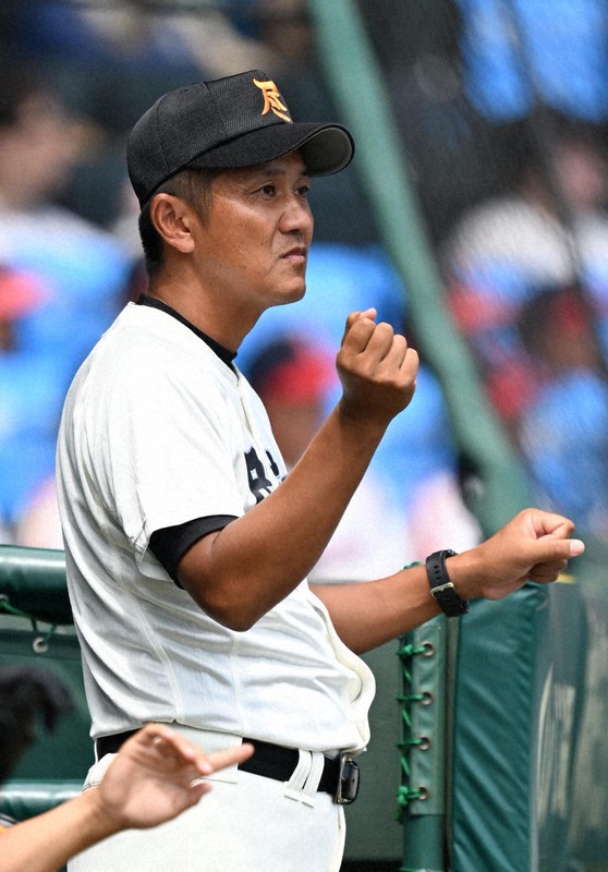 尽誠学園監督、涙こらえ「ナイスゲーム、感謝しかない」　夏の甲子園