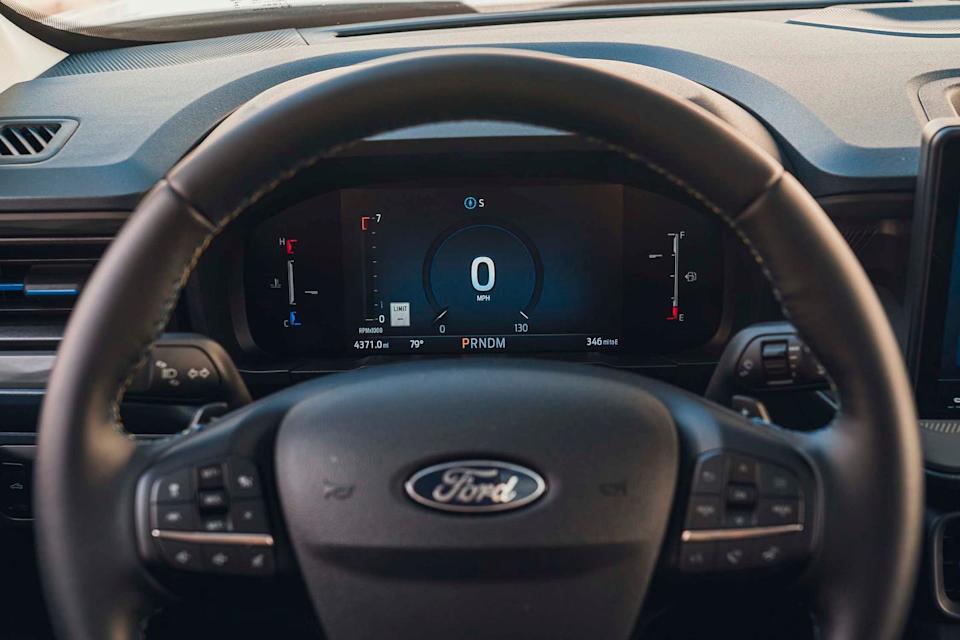 2025 ford maverick lobo