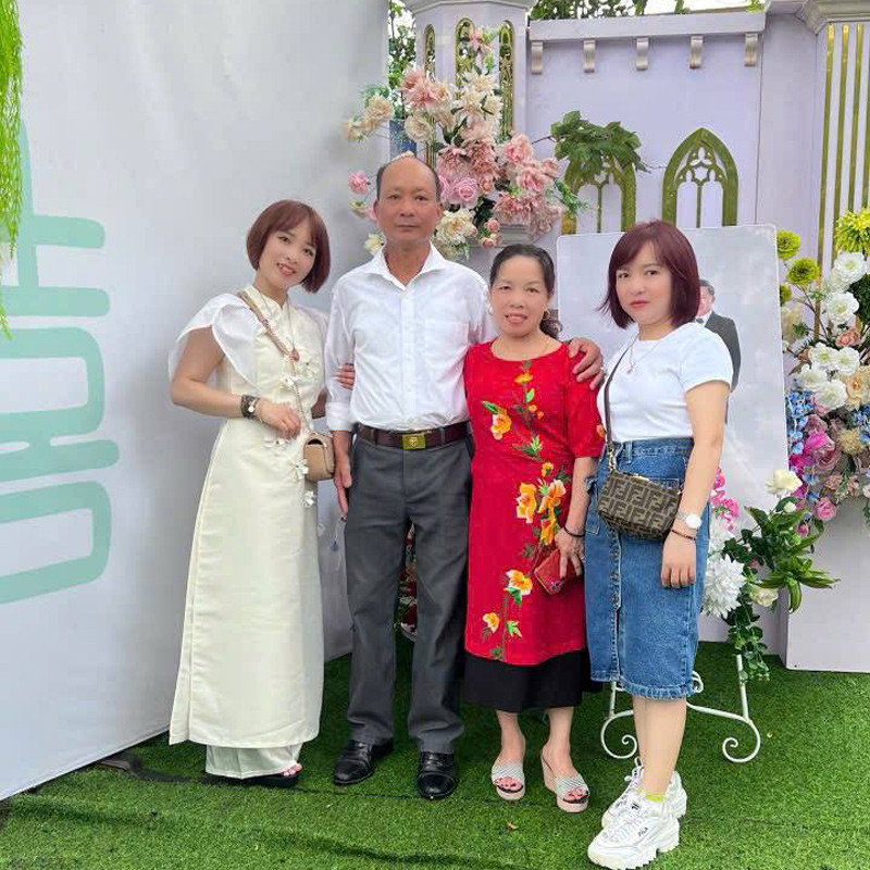 Người cha ở Phú Thọ đi 160km mang đồ cho con, lời nói dối khiến con nghẹn lòng