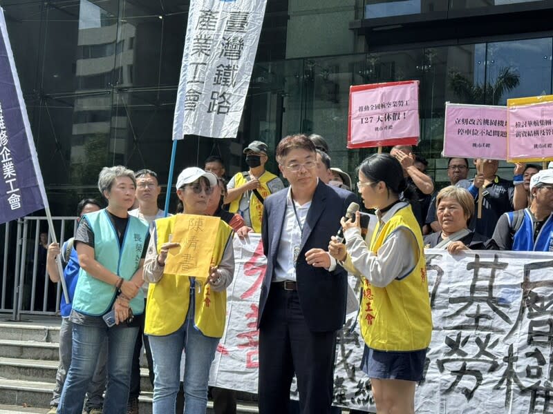 勞團交通部陳情四訴求 促設立空港服務費分紅基層 檢討華航子公司薪資結構